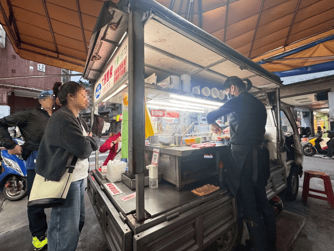 |食記-台北市北投區|豐年公園口大腸麵線|北投站人氣麵線攤車,麵線美味還加了蘿蔔絲及豆皮絲口味獨特,來捧場的幾乎都是在地人~ - 第15張圖 |食記-台北市北投區|豐年公園口大腸麵線|北投站人氣麵線攤車,麵線美味還加了蘿蔔絲及豆皮絲口味獨特,來捧場的幾乎都是在地人~