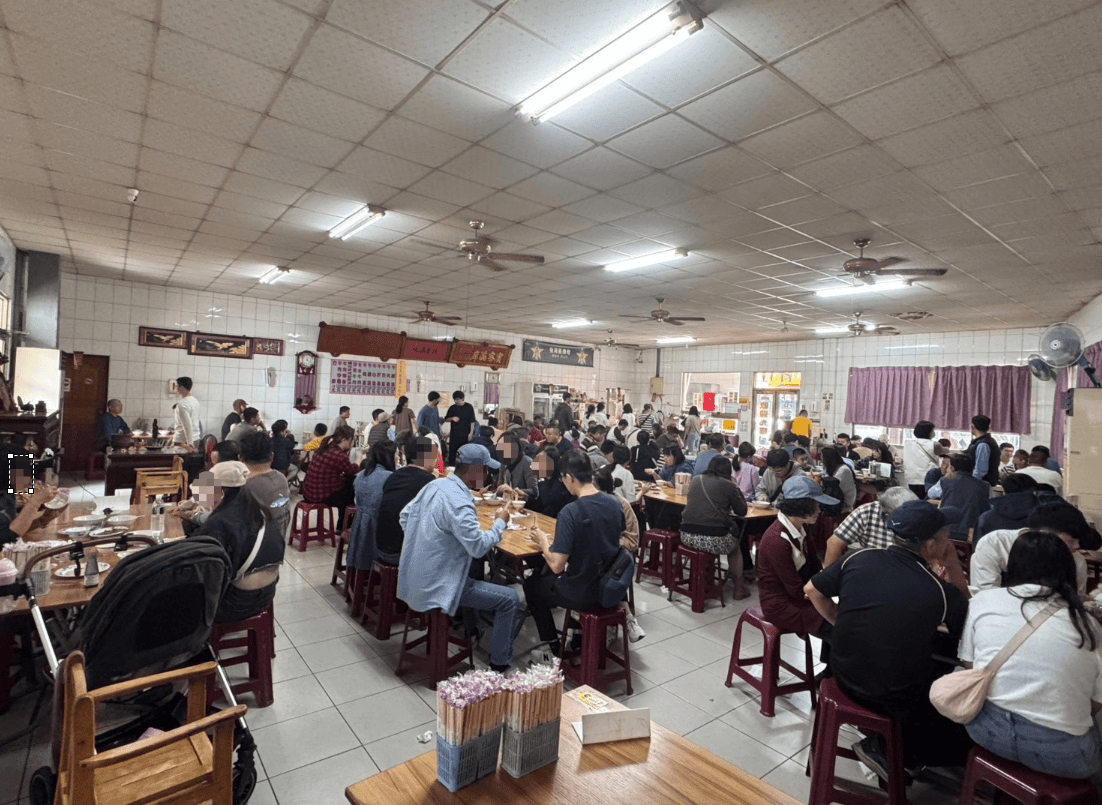 ｜食記-屏東縣新埤鄉｜牛肉友｜屏東人氣溫體牛料理老店，藥膳牛肉湯底溫順甘醇，重口味熱炒更是滿足味蕾~