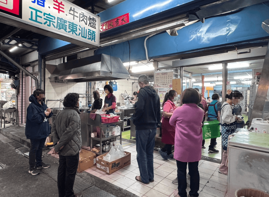 ｜食記-屏東縣屏東市｜新園汕頭火鍋｜屏東夜市30年汕頭火鍋，招牌手切降霜牛肉必點，電話打爆也不一定訂的到位的人氣火鍋店！