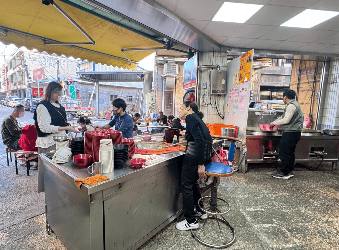 ｜食記-彰化縣鹿港鎮｜王罔麵線糊｜鹿港老街百年麵線糊，麵線糊清甜順口，人潮與人氣不墜的人氣老店~