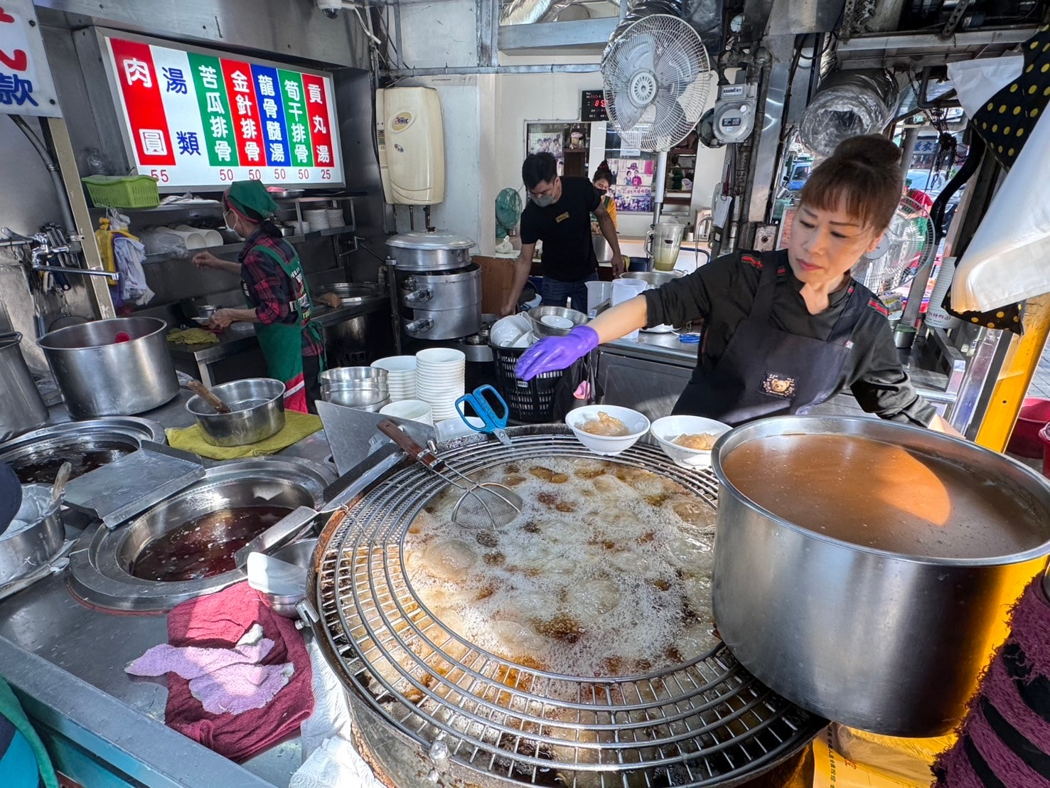 ｜食記-彰化縣彰化市｜彰化老担阿璋肉圓｜百年老字號肉圓，肉圓+龍骨髓湯直接來一套，是許多人小時候吃到大的家鄉滋味~