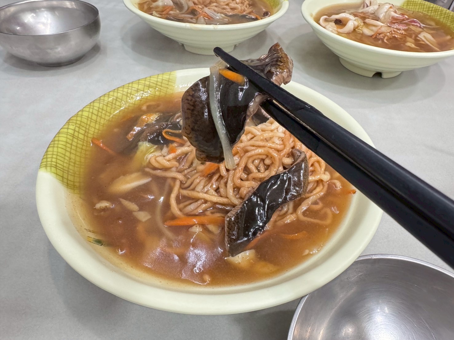 ｜食記-屏東縣屏東市｜大將鱔魚麵｜一吃就很驚豔的鱔魚麵，醋溜酸甜南部口味直中胃口，鱔魚大塊又新鮮脆口，一定要來吃吃看~