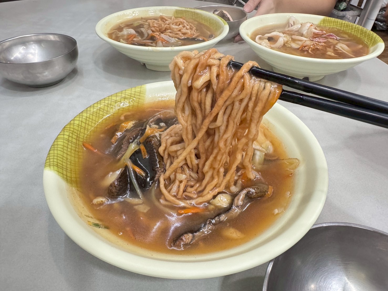 ｜食記-屏東縣屏東市｜大將鱔魚麵｜一吃就很驚豔的鱔魚麵，醋溜酸甜南部口味直中胃口，鱔魚大塊又新鮮脆口，一定要來吃吃看~