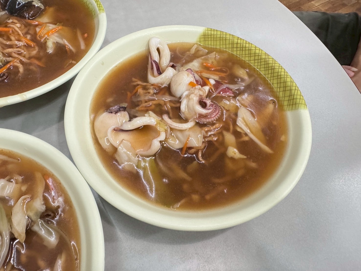 ｜食記-屏東縣屏東市｜大將鱔魚麵｜一吃就很驚豔的鱔魚麵，醋溜酸甜南部口味直中胃口，鱔魚大塊又新鮮脆口，一定要來吃吃看~