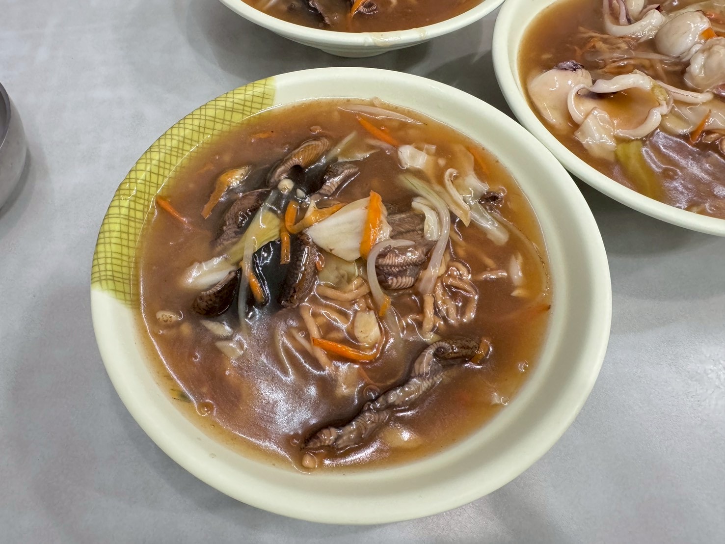 ｜食記-屏東縣屏東市｜大將鱔魚麵｜一吃就很驚豔的鱔魚麵，醋溜酸甜南部口味直中胃口，鱔魚大塊又新鮮脆口，一定要來吃吃看~