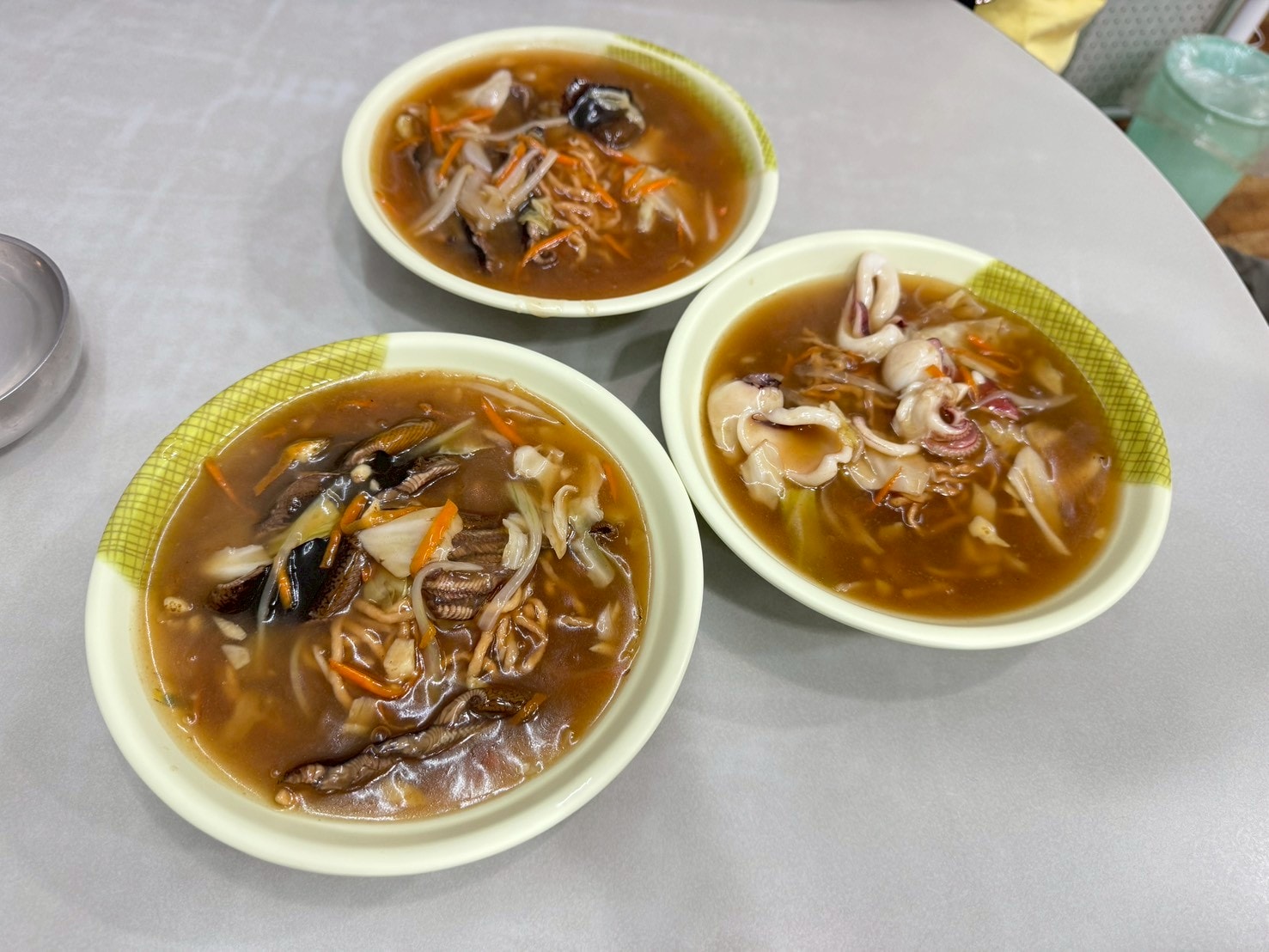 ｜食記-屏東縣屏東市｜大將鱔魚麵｜一吃就很驚豔的鱔魚麵，醋溜酸甜南部口味直中胃口，鱔魚大塊又新鮮脆口，一定要來吃吃看~