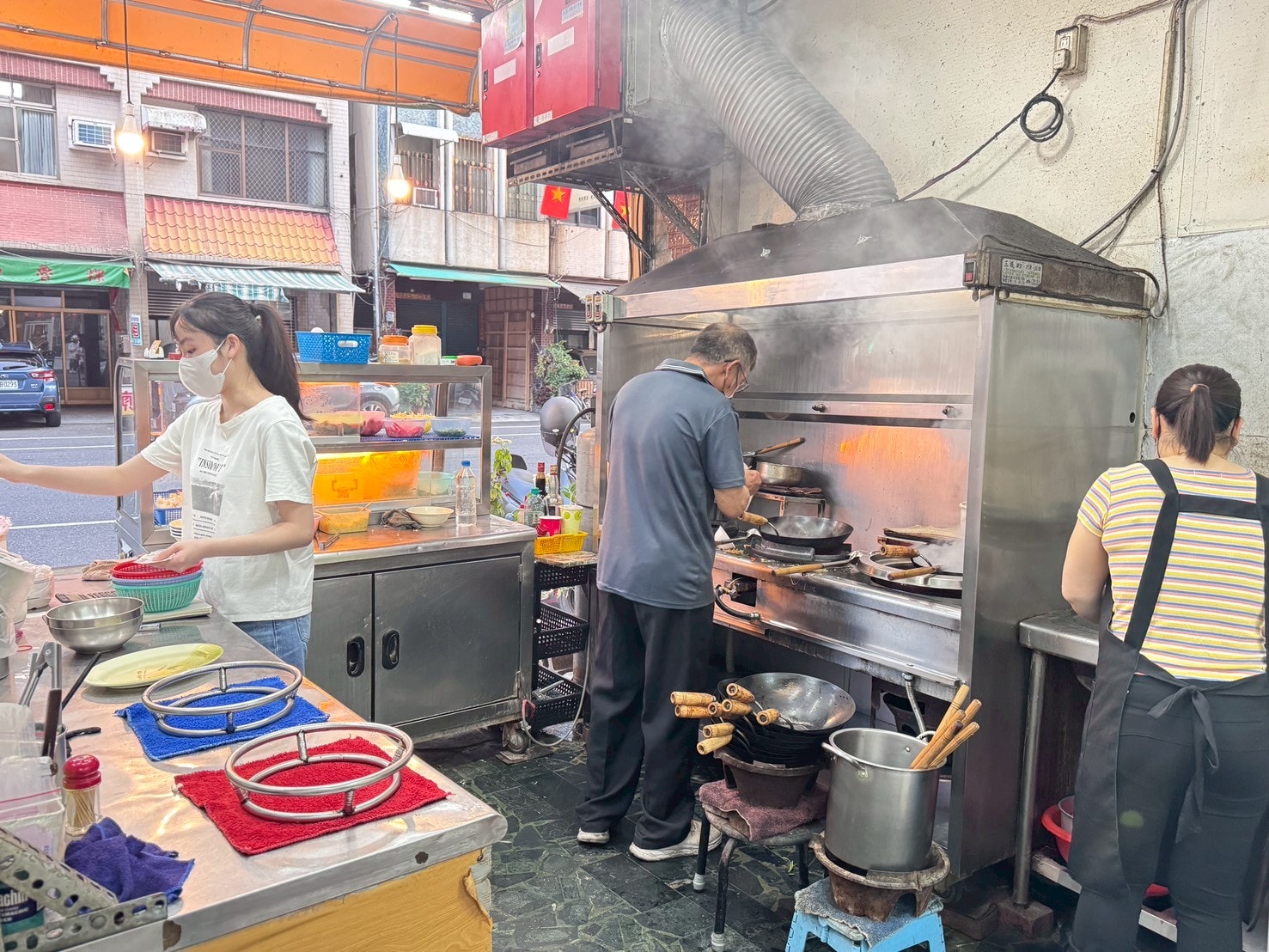 ｜食記-屏東縣屏東市｜大將鱔魚麵｜一吃就很驚豔的鱔魚麵，醋溜酸甜南部口味直中胃口，鱔魚大塊又新鮮脆口，一定要來吃吃看~