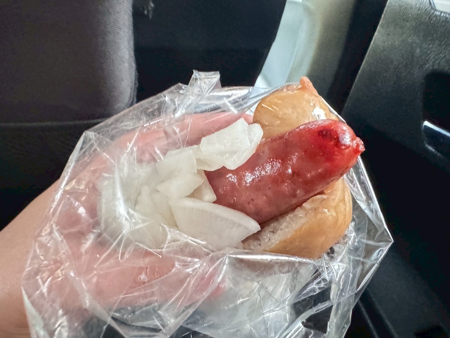 ｜食記-高雄市三民區｜新大港大腸香腸｜在地50年人氣大腸包香腸，炭香十足烤香腸，想吃真的要有耐心等待！
