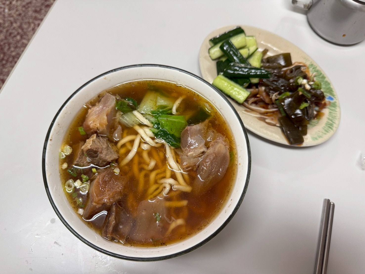 食記-台北市中山區｜好佳麵食館｜馬偕醫院旁不到百元的半筋半肉麵，會讓人邊吃邊懷疑老闆到底有沒有賺錢？