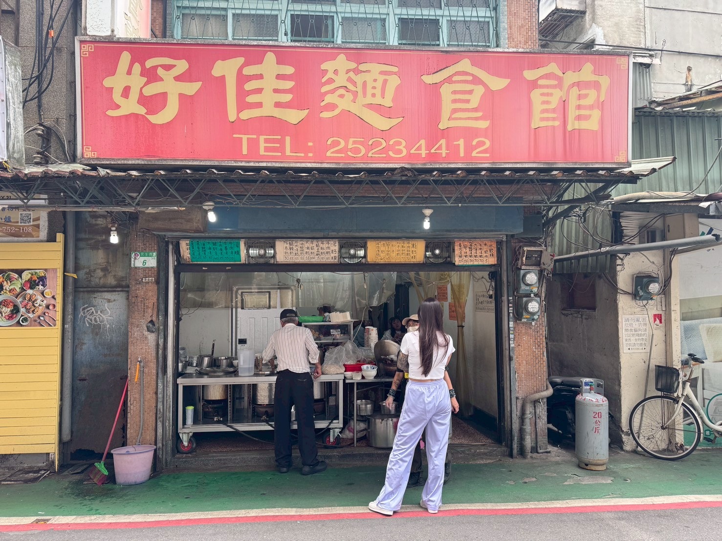 食記-台北市中山區｜好佳麵食館｜馬偕醫院旁不到百元的半筋半肉麵，會讓人邊吃邊懷疑老闆到底有沒有賺錢？