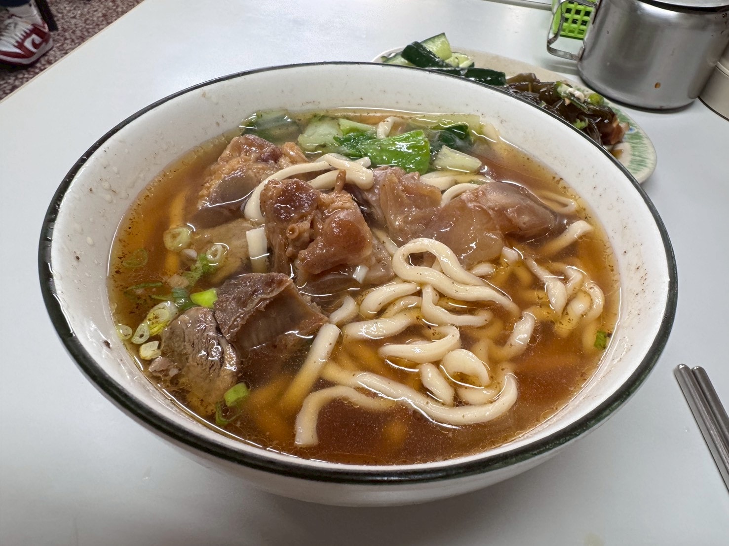 食記-台北市中山區｜好佳麵食館｜馬偕醫院旁不到百元的半筋半肉麵，會讓人邊吃邊懷疑老闆到底有沒有賺錢？