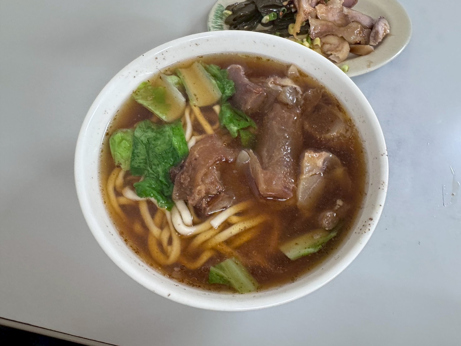 食記-台北市中山區｜好佳麵食館｜馬偕醫院旁不到百元的半筋半肉麵，會讓人邊吃邊懷疑老闆到底有沒有賺錢？