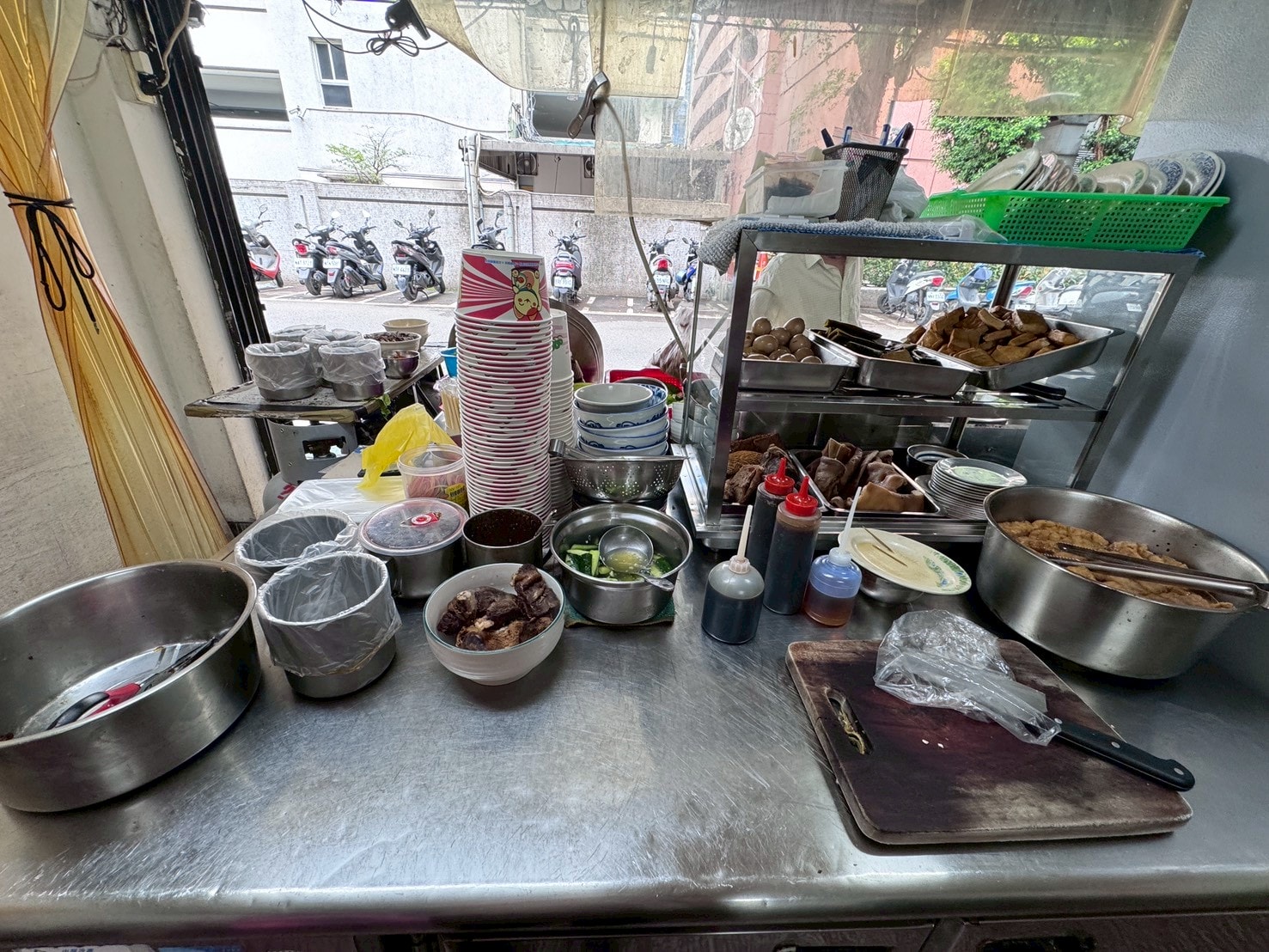 食記-台北市中山區｜好佳麵食館｜馬偕醫院旁不到百元的半筋半肉麵，會讓人邊吃邊懷疑老闆到底有沒有賺錢？