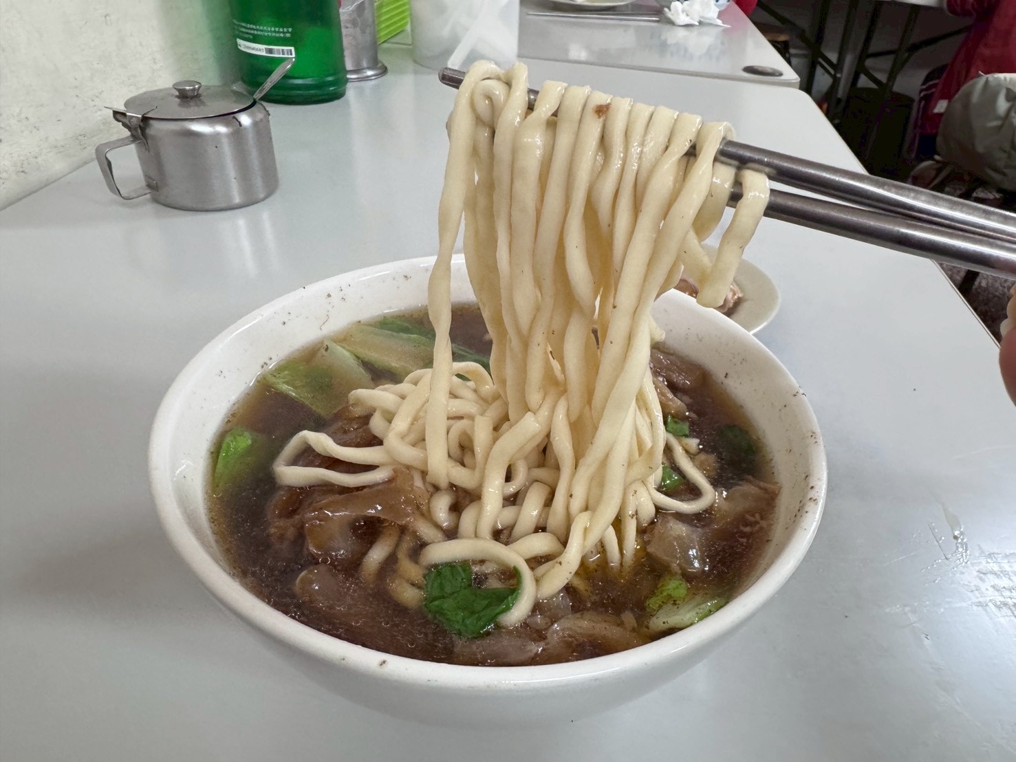 食記-台北市中山區｜好佳麵食館｜馬偕醫院旁不到百元的半筋半肉麵，會讓人邊吃邊懷疑老闆到底有沒有賺錢？