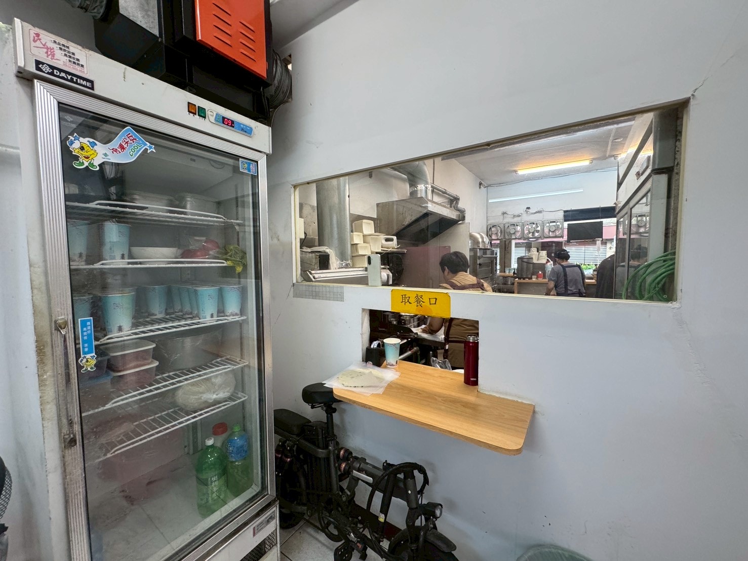 ｜食記-台北市松山區｜光復北武大郎豆漿店｜巷子內的傳統早餐店，現點現蒸蒸餃，皮薄內餡豐厚食材新鮮，純樸不花俏卻贏得味蕾賞識！