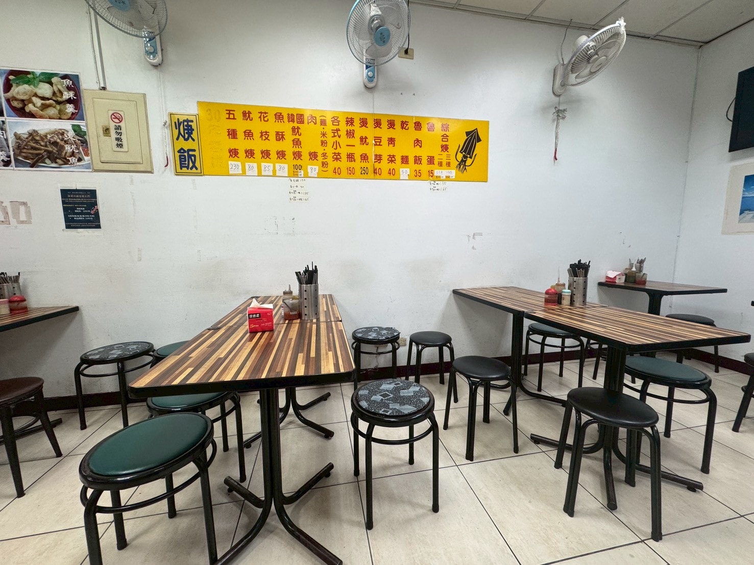 ｜食記-台北市中山區｜欣欣大眾魷魚羹｜50年古早味羹湯老店！新鮮生魷魚厚實脆口，搭配柴魚九層塔風味羹湯，每天吃都不會膩~