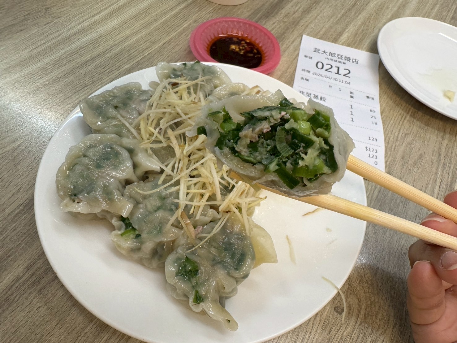 ｜食記-台北市松山區｜光復北武大郎豆漿店｜巷子內的傳統早餐店，現點現蒸蒸餃，皮薄內餡豐厚食材新鮮，純樸不花俏卻贏得味蕾賞識！