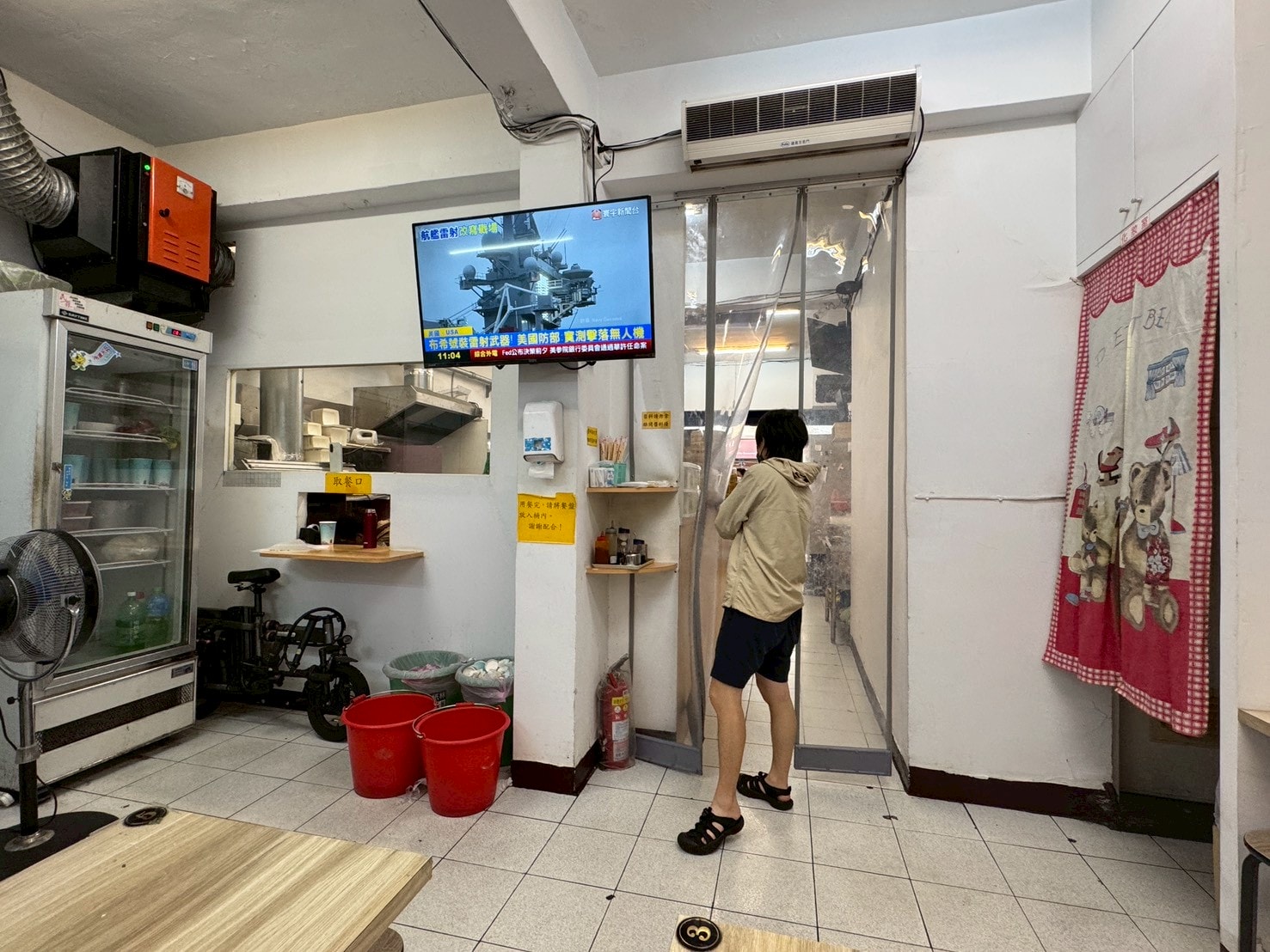 ｜食記-台北市松山區｜光復北武大郎豆漿店｜巷子內的傳統早餐店，現點現蒸蒸餃，皮薄內餡豐厚食材新鮮，純樸不花俏卻贏得味蕾賞識！