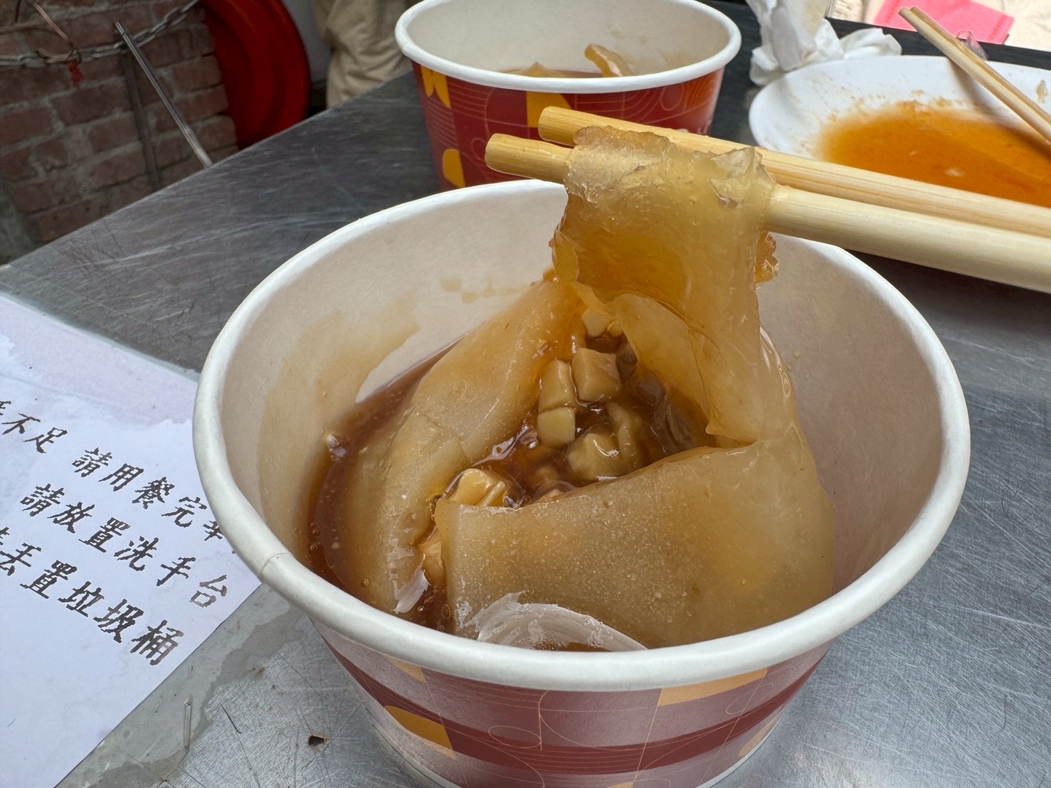 ｜食記-苗栗縣通霄鎮｜白沙屯牌樓下臭豆腐｜到拱天宮拜拜必來上一盤的臭豆腐，已成為拜完媽祖的儀式感~