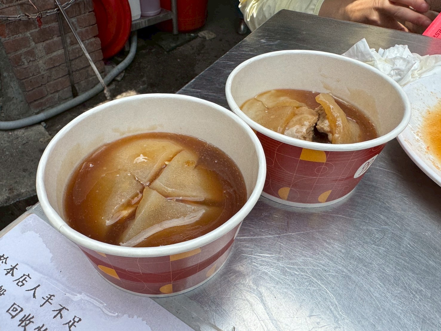 ｜食記-苗栗縣通霄鎮｜白沙屯牌樓下臭豆腐｜到拱天宮拜拜必來上一盤的臭豆腐，已成為拜完媽祖的儀式感~
