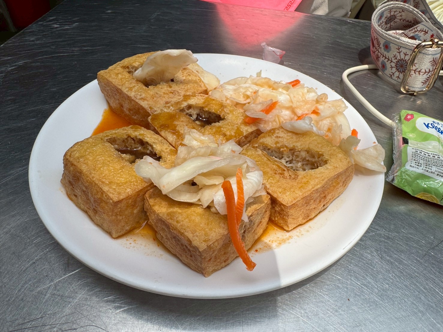 ｜食記-苗栗縣通霄鎮｜白沙屯牌樓下臭豆腐｜到拱天宮拜拜必來上一盤的臭豆腐，已成為拜完媽祖的儀式感~