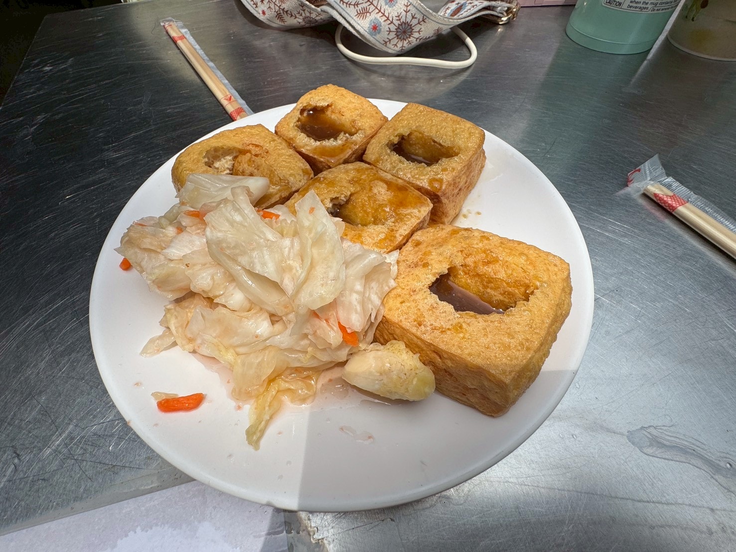 ｜食記-苗栗縣通霄鎮｜白沙屯牌樓下臭豆腐｜到拱天宮拜拜必來上一盤的臭豆腐，已成為拜完媽祖的儀式感~