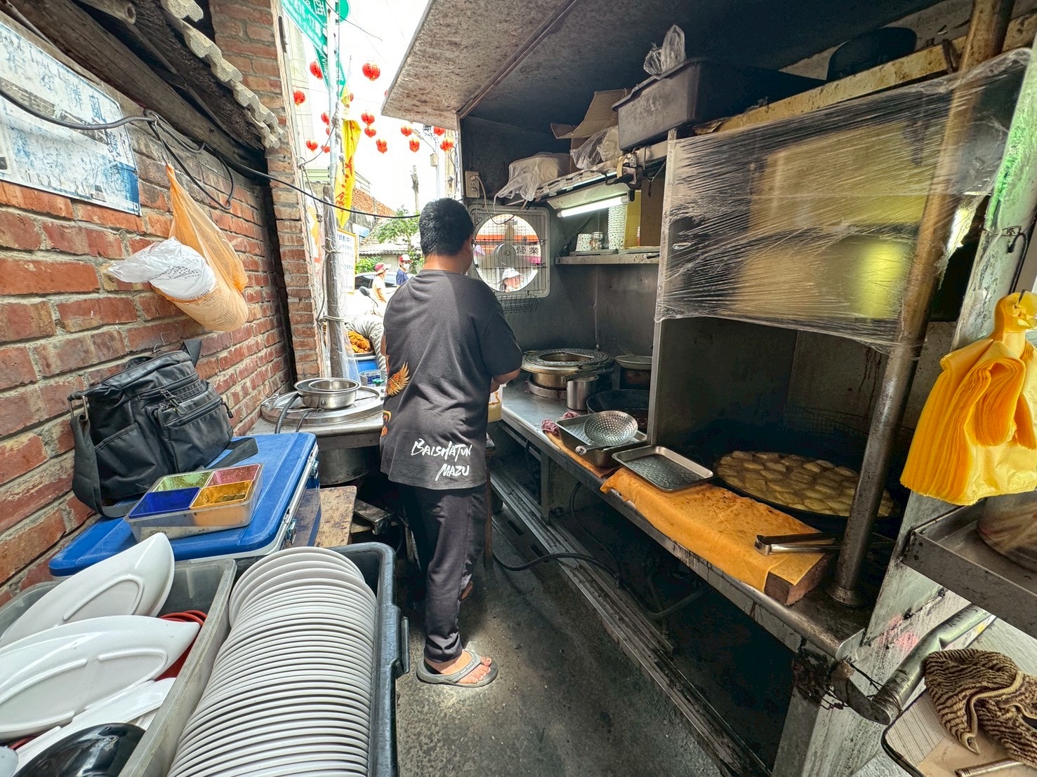 ｜食記-苗栗縣通霄鎮｜白沙屯牌樓下臭豆腐｜到拱天宮拜拜必來上一盤的臭豆腐，已成為拜完媽祖的儀式感~