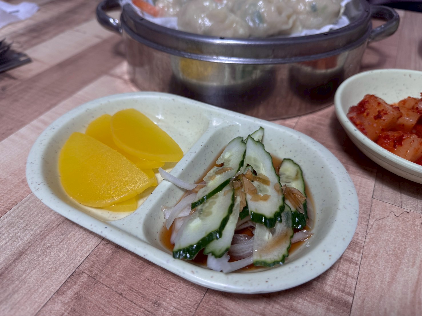 ｜食記-韓國釜山｜手工餃海鮮刀削麵(海雲台)｜手工餃味道可以，海鮮刀削麵完全不行，希望大家不要踩到雷啊~