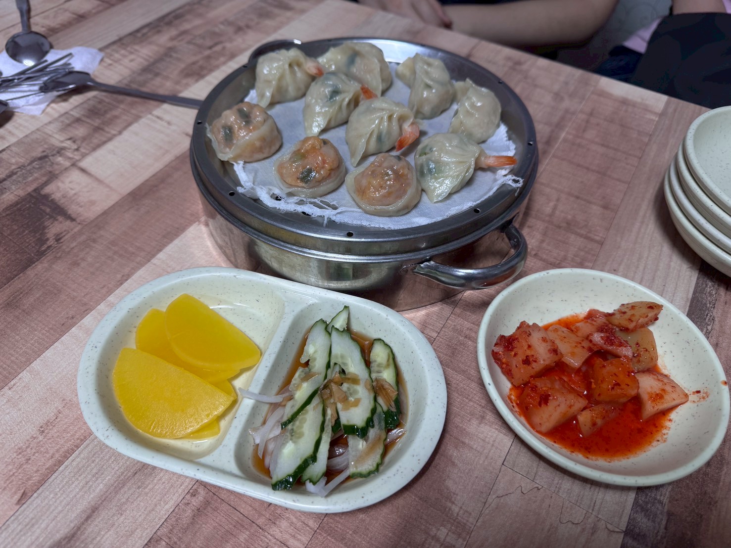 ｜食記-韓國釜山｜手工餃海鮮刀削麵(海雲台)｜手工餃味道可以，海鮮刀削麵完全不行，希望大家不要踩到雷啊~