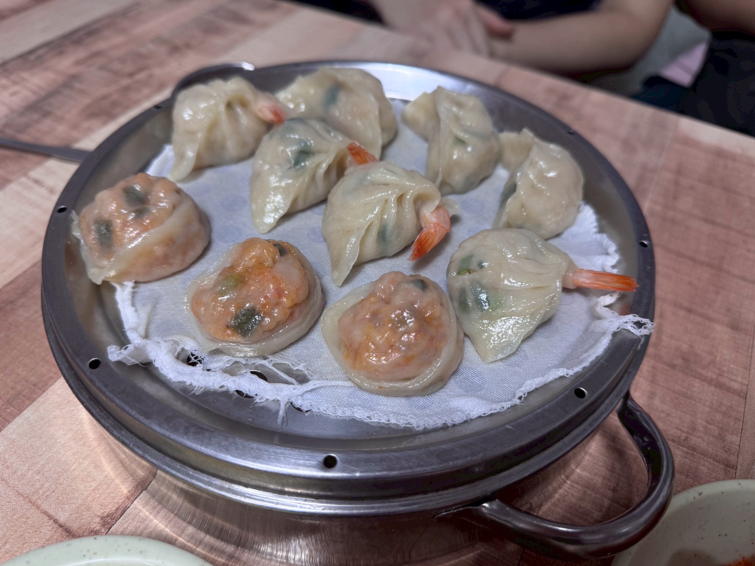 ｜食記-韓國釜山｜手工餃海鮮刀削麵(海雲台)｜手工餃味道可以，海鮮刀削麵完全不行，希望大家不要踩到雷啊~