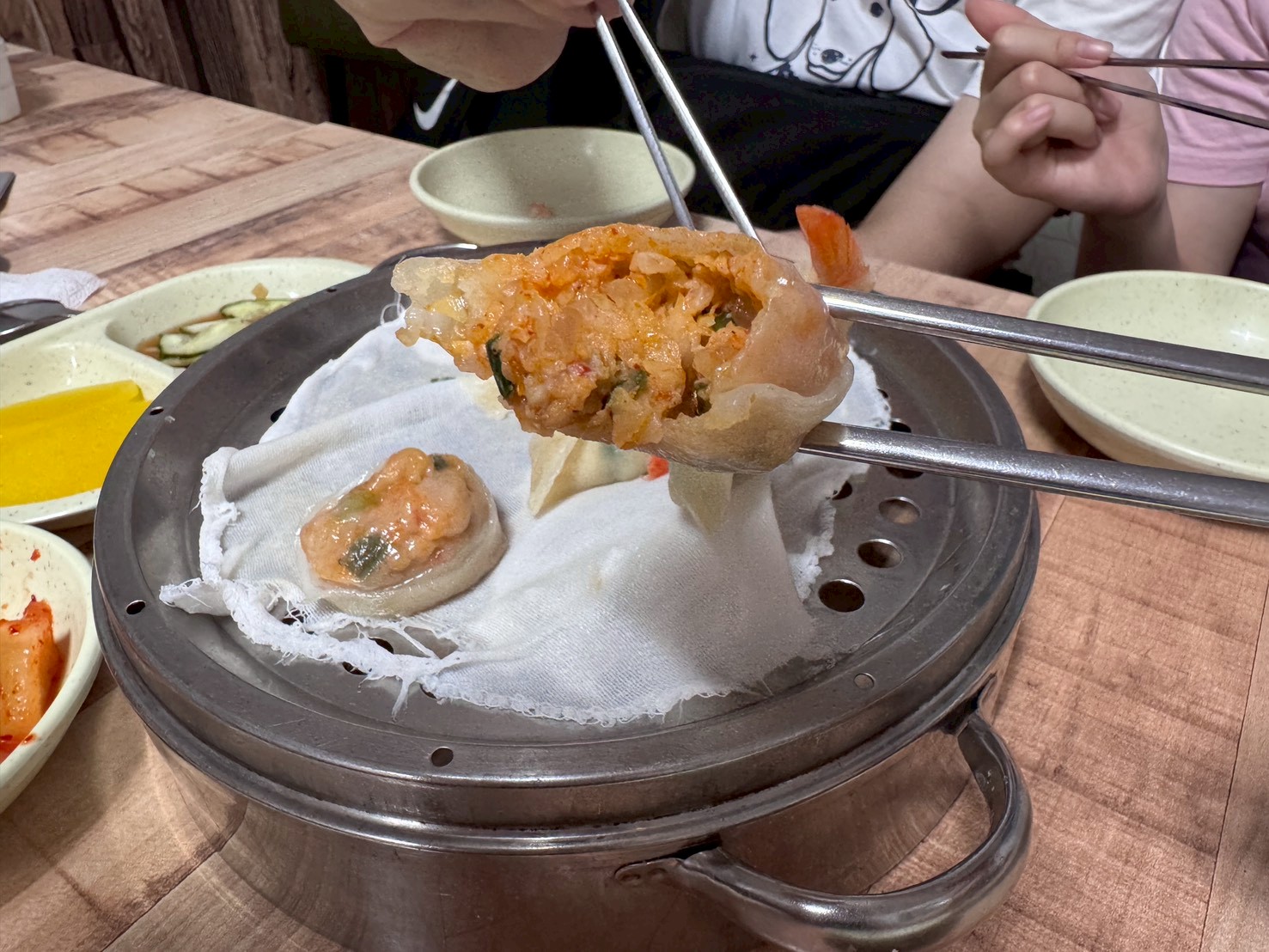 ｜食記-韓國釜山｜手工餃海鮮刀削麵(海雲台)｜手工餃味道可以，海鮮刀削麵完全不行，希望大家不要踩到雷啊~