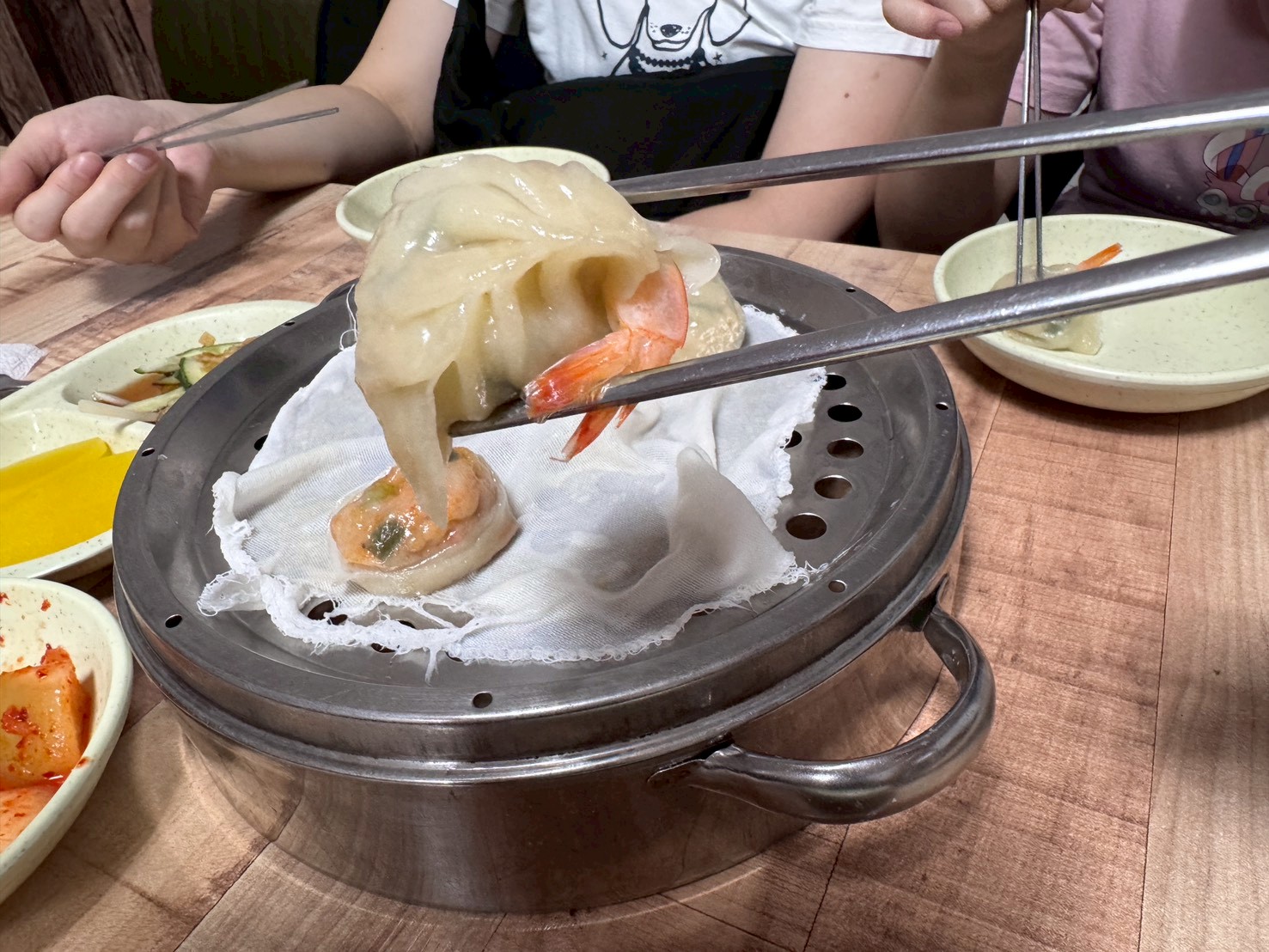 ｜食記-韓國釜山｜手工餃海鮮刀削麵(海雲台)｜手工餃味道可以，海鮮刀削麵完全不行，希望大家不要踩到雷啊~