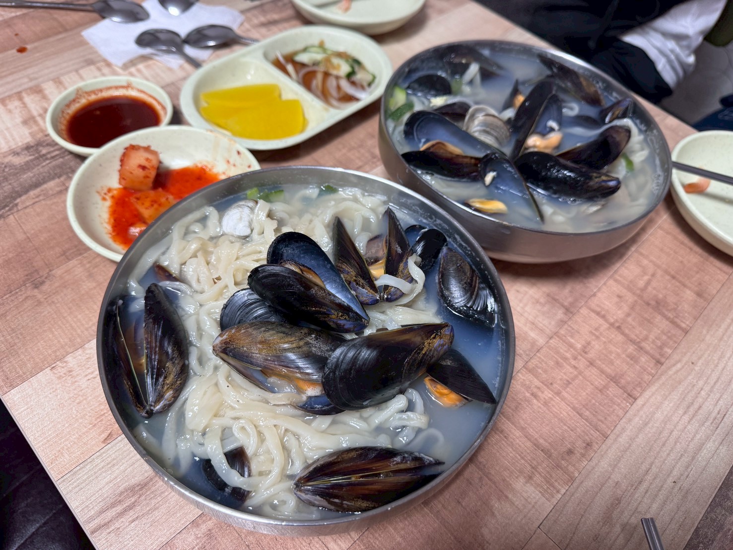 ｜食記-韓國釜山｜手工餃海鮮刀削麵(海雲台)｜手工餃味道可以，海鮮刀削麵完全不行，希望大家不要踩到雷啊~