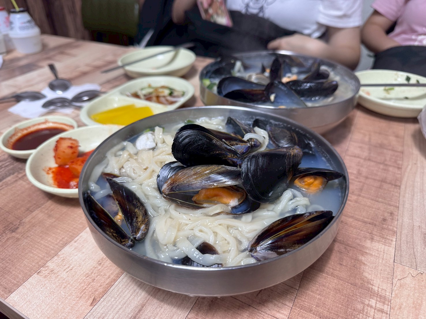 ｜食記-韓國釜山｜手工餃海鮮刀削麵(海雲台)｜手工餃味道可以，海鮮刀削麵完全不行，希望大家不要踩到雷啊~