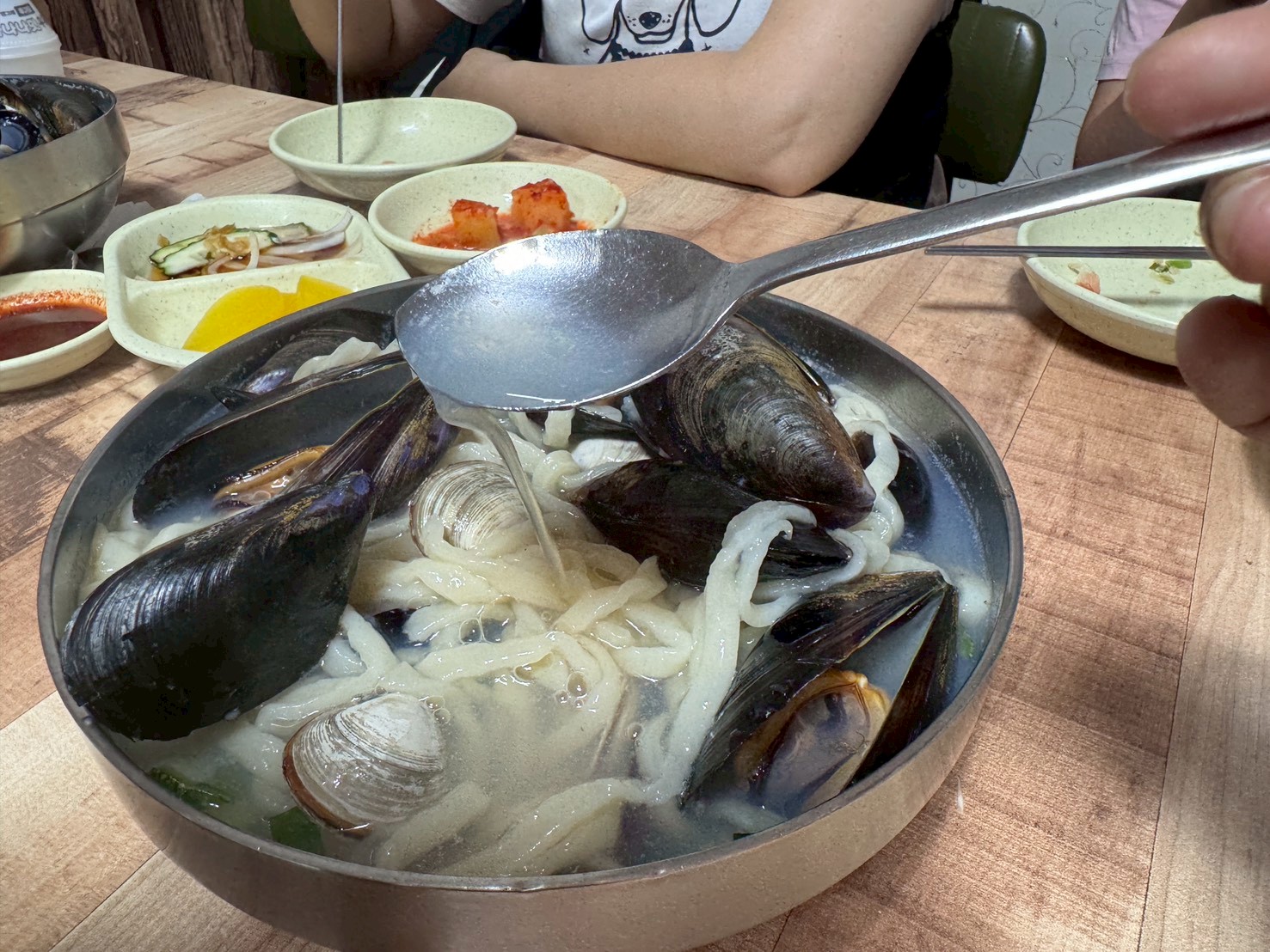 ｜食記-韓國釜山｜手工餃海鮮刀削麵(海雲台)｜手工餃味道可以，海鮮刀削麵完全不行，希望大家不要踩到雷啊~