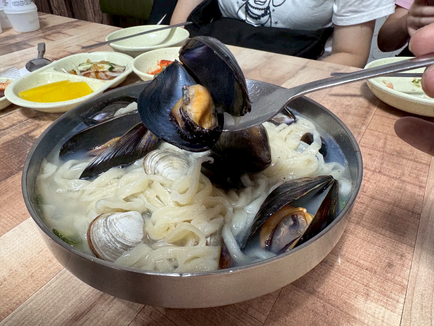 ｜食記-韓國釜山｜手工餃海鮮刀削麵(海雲台)｜手工餃味道可以，海鮮刀削麵完全不行，希望大家不要踩到雷啊~