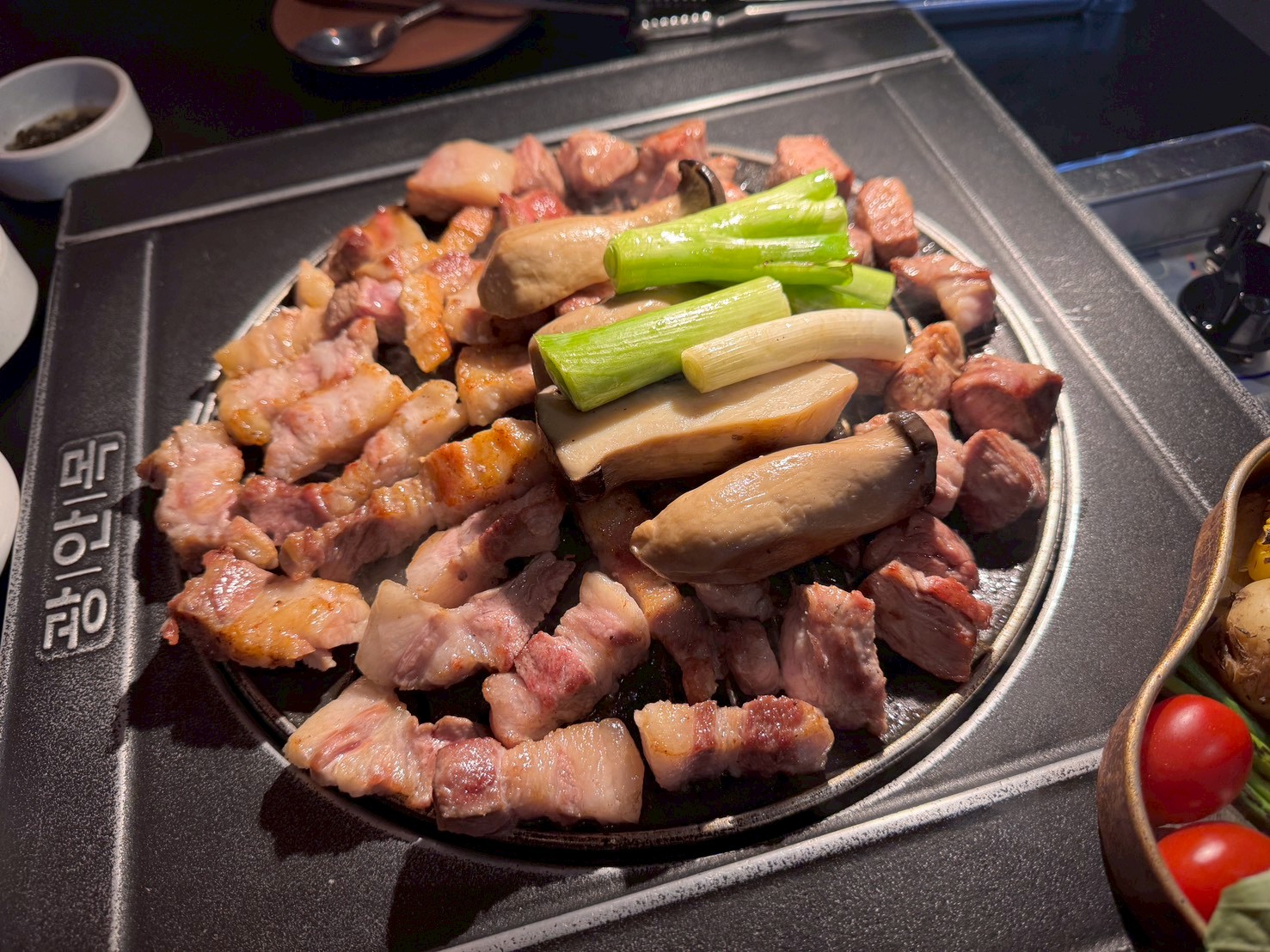 |食記-韓國釜山(海雲台)|광안목 해운대점廣安木|海雲台精緻烤肉店,肉品札實新鮮無腥味,環境跟桌邊服務都很棒的餐廳! - 第13張圖 |食記-韓國釜山(海雲台)|광안목 해운대점廣安木|海雲台精緻烤肉店,肉品札實新鮮無腥味,環境跟桌邊服務都很棒的餐廳!