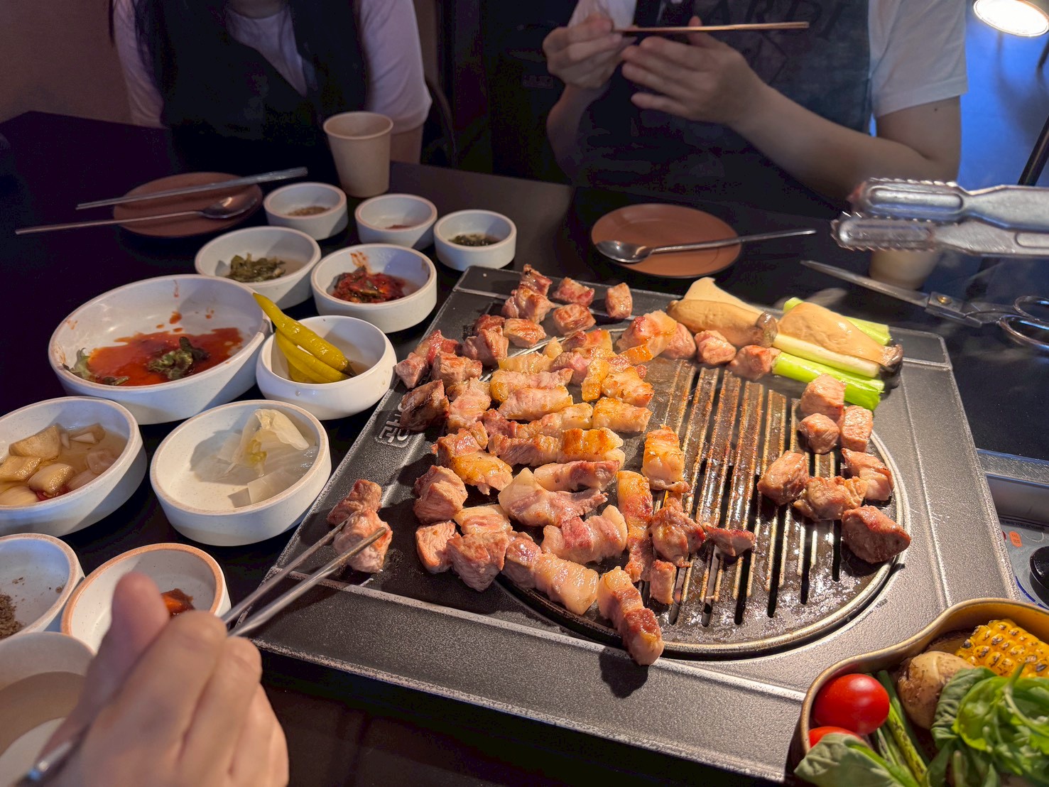 |食記-韓國釜山(海雲台)|광안목 해운대점廣安木|海雲台精緻烤肉店,肉品札實新鮮無腥味,環境跟桌邊服務都很棒的餐廳! - 第15張圖 |食記-韓國釜山(海雲台)|광안목 해운대점廣安木|海雲台精緻烤肉店,肉品札實新鮮無腥味,環境跟桌邊服務都很棒的餐廳!