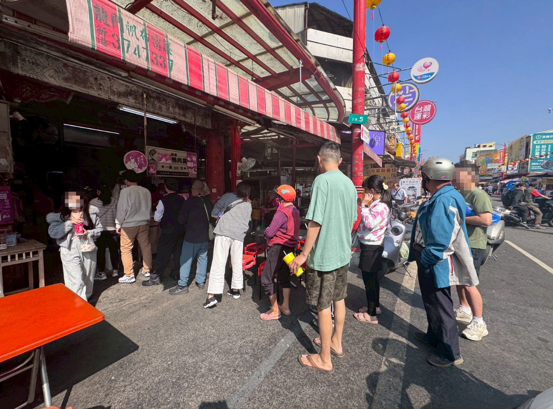 ｜食記-嘉義縣新港鄉｜新港鴨肉羹｜新港奉天宮必吃鴨肉羹老店，料多鍋氣十足超美味，吃不過癮也可以冷凍包回家繼續享用喔~