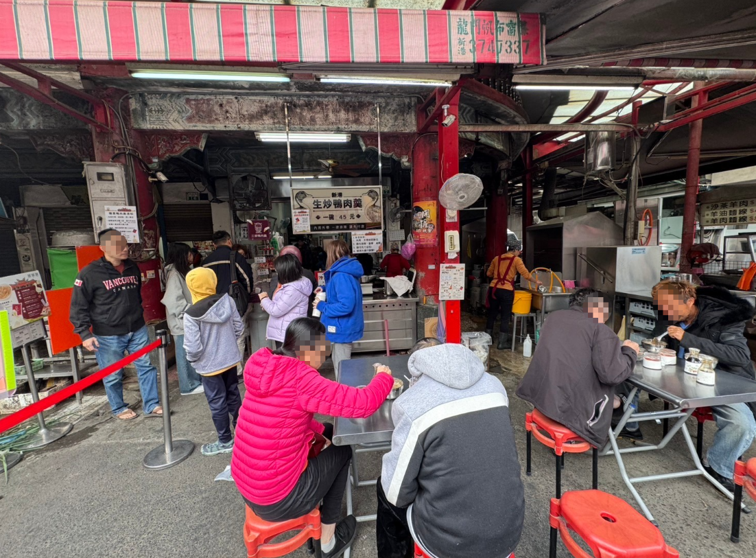 ｜食記-嘉義縣新港鄉｜新港鴨肉羹｜新港奉天宮必吃鴨肉羹老店，料多鍋氣十足超美味，吃不過癮也可以冷凍包回家繼續享用喔~