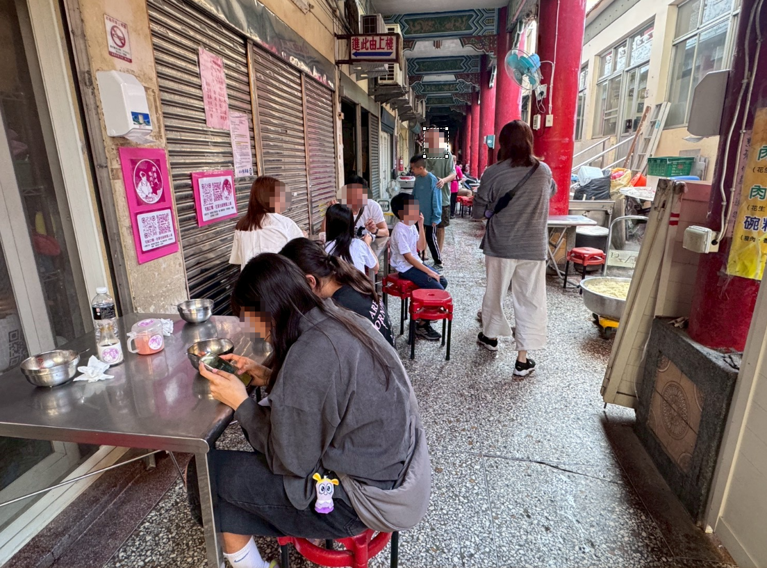 ｜食記-嘉義縣新港鄉｜新港鴨肉羹｜新港奉天宮必吃鴨肉羹老店，料多鍋氣十足超美味，吃不過癮也可以冷凍包回家繼續享用喔~