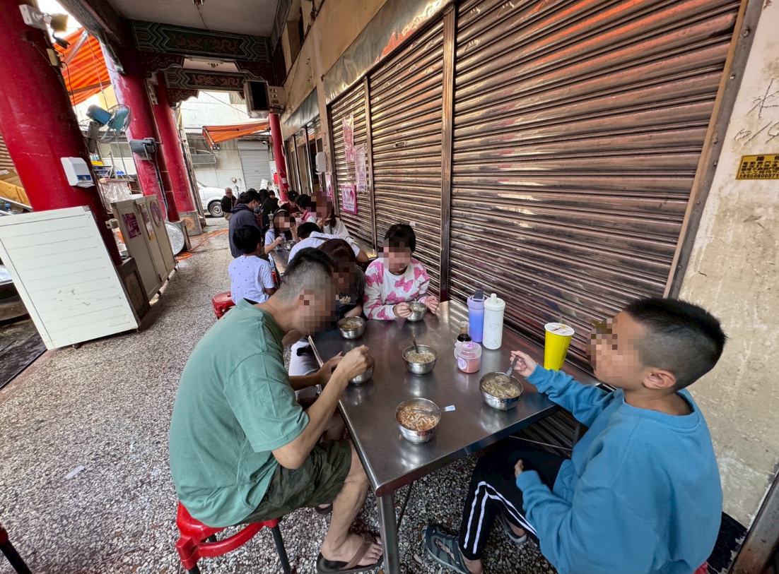 ｜食記-嘉義縣新港鄉｜新港鴨肉羹｜新港奉天宮必吃鴨肉羹老店，料多鍋氣十足超美味，吃不過癮也可以冷凍包回家繼續享用喔~