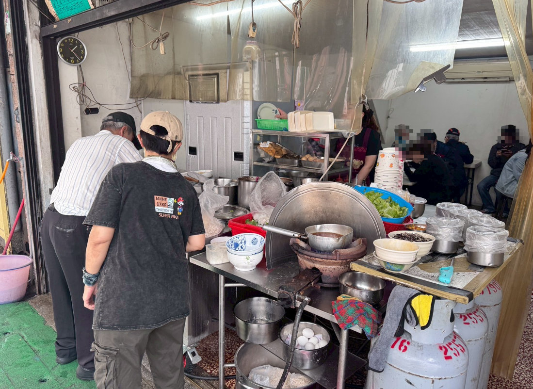 食記-台北市中山區｜好佳麵食館｜馬偕醫院旁不到百元的半筋半肉麵，會讓人邊吃邊懷疑老闆到底有沒有賺錢？
