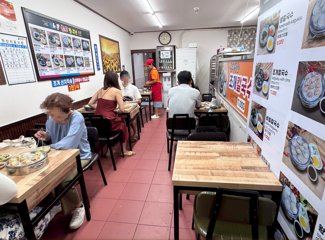 ｜食記-韓國釜山｜手工餃海鮮刀削麵(海雲台)｜手工餃味道可以，海鮮刀削麵完全不行，希望大家不要踩到雷啊~