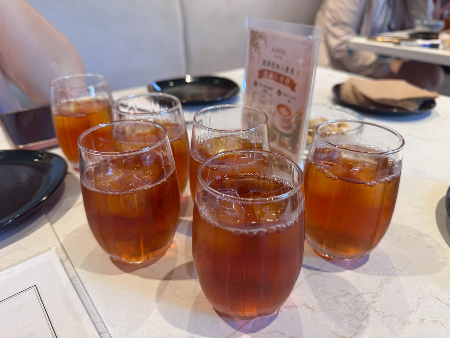 ｜食記-新北市新莊區｜JOINN Cafe & Bar｜新開幕！號稱新莊最美餐酒館試營運，明亮高挑空間環境舒適，餐點風味及份量還需要再調整~