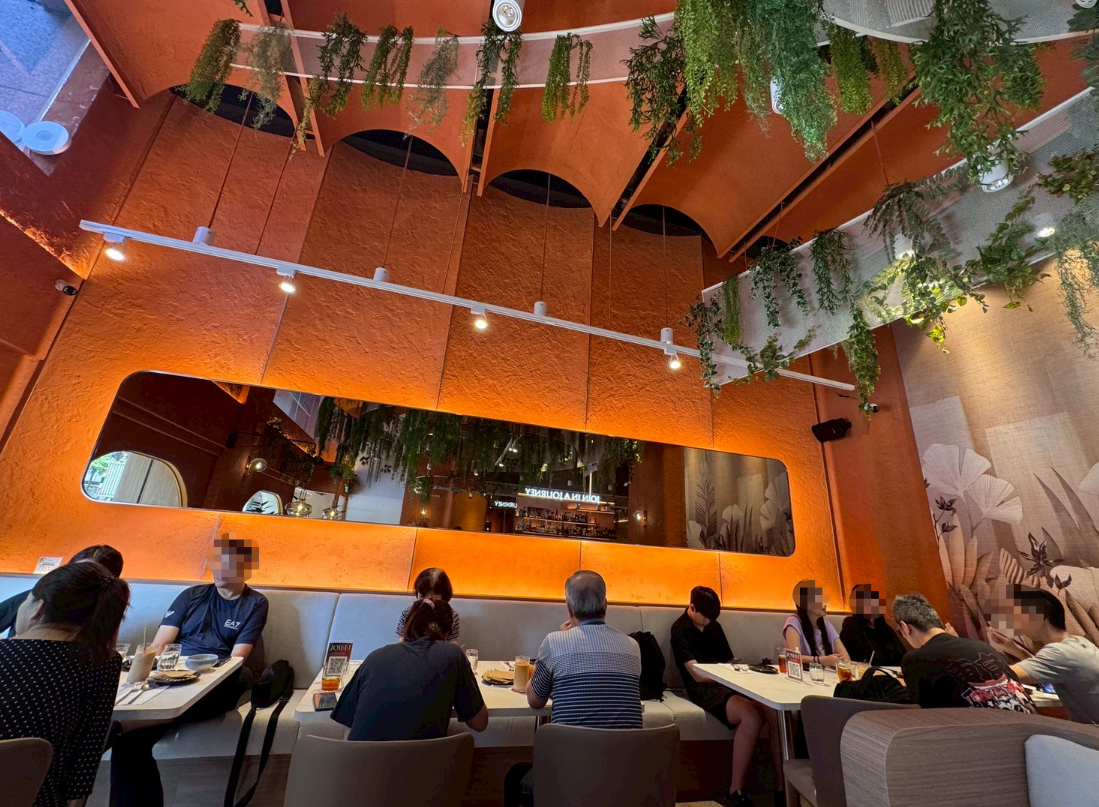 ｜食記-新北市新莊區｜JOINN Cafe & Bar｜新開幕！號稱新莊最美餐酒館試營運，明亮高挑空間環境舒適，餐點風味及份量還需要再調整~