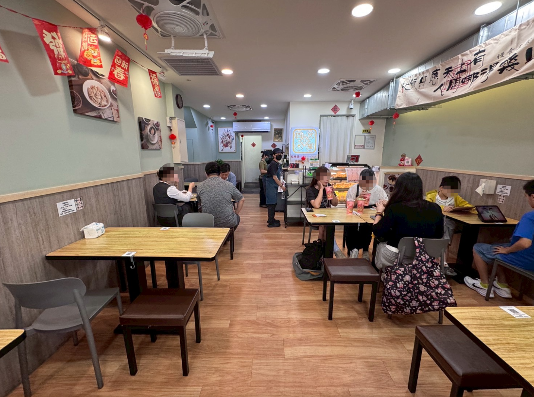 ｜食記-新北市新莊區｜四木欣福｜號稱平價版鼎泰豐！排骨蛋炒飯米飯粒粒分明不油膩，排骨大塊厚實又入味，紅油抄手內餡飽滿超夠味~